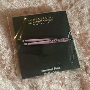 Anastasia Beverly Hilld Enamel Pin